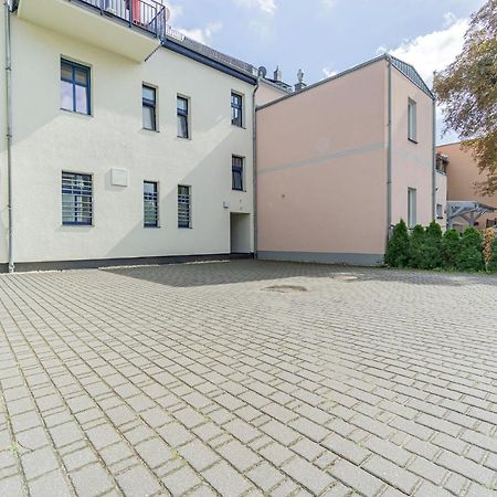 Modernes Apartment - Zentral, Ruhig, Wlan, Netflix, Kueche, Schreibtisch, Parkplatz, Waschtrockner Cottbus Esterno foto