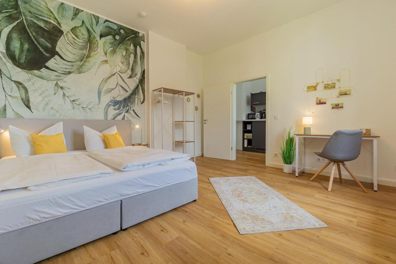 Modernes Apartment - Zentral, Ruhig, Wlan, Netflix, Kueche, Schreibtisch, Parkplatz, Waschtrockner Cottbus Esterno foto