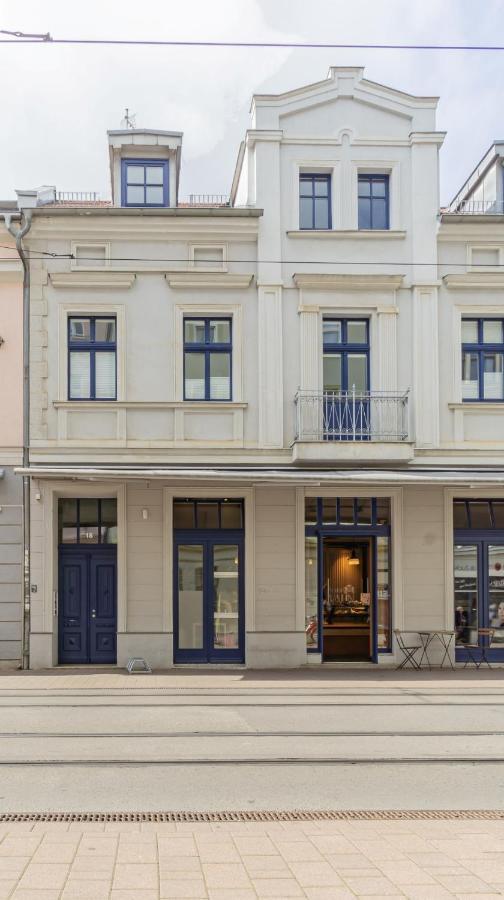 Modernes Apartment - Zentral, Ruhig, Wlan, Netflix, Kueche, Schreibtisch, Parkplatz, Waschtrockner Cottbus Esterno foto