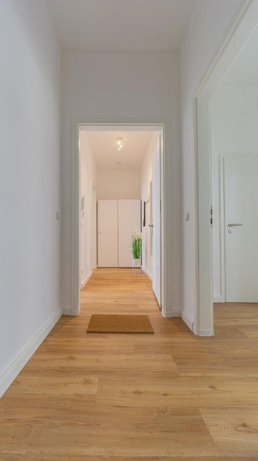 Modernes Apartment - Zentral, Ruhig, Wlan, Netflix, Kueche, Schreibtisch, Parkplatz, Waschtrockner Cottbus Esterno foto